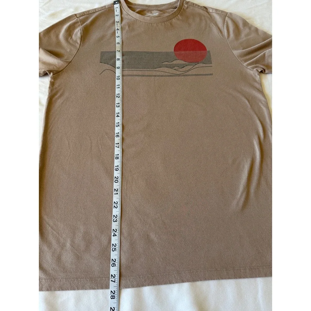 Goodfellow & Co Mens Tan Graphic T-Shirt Red Sun Landscape Crew Neck Size M